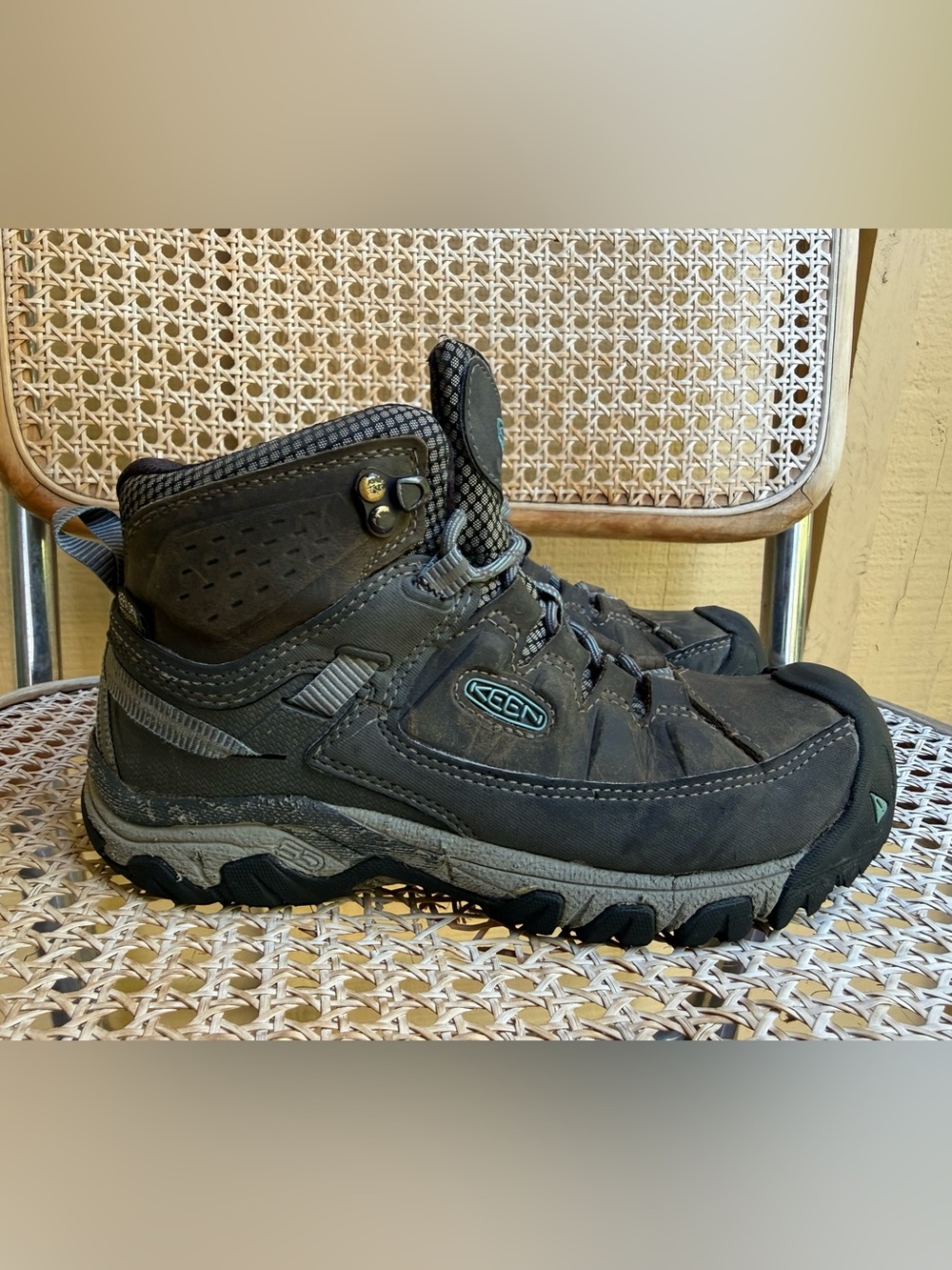 KEEN Women’s Waterproof Hiking Boots Size 5.5